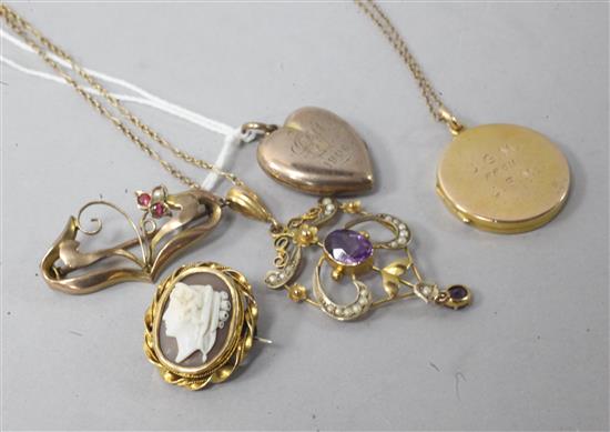 Two early 20th century gold lockets, two brooches and a 9ct gold gem set pendant.